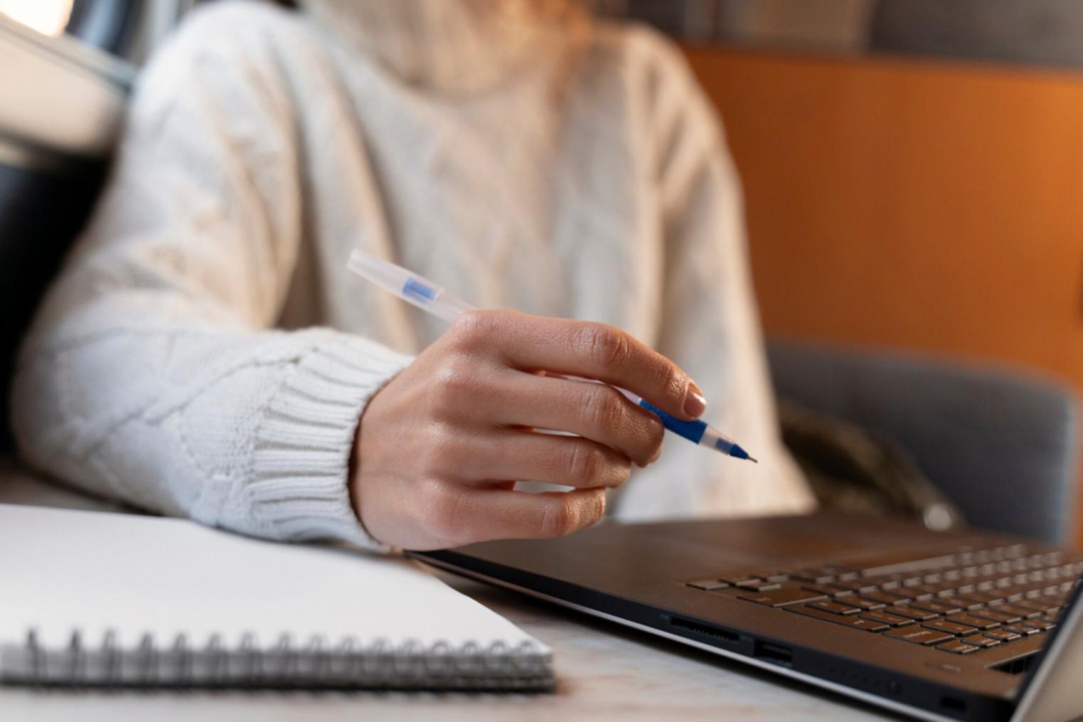 Équipe sorvaviune en session de travail collaboratif